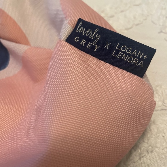 Logan and lenora sling back bag - Picture 2 of 5